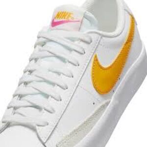 Nike Blazer Low '77 Vintage (White & University Gold) Boys 4Y - Like New